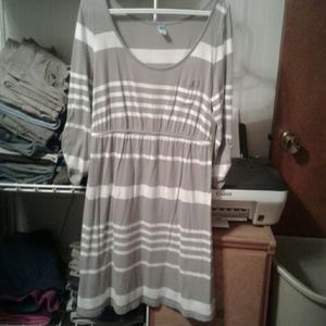 Old Navy maternity top